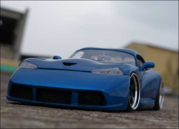 1:18 DODGE VIPER RT/ V10 Coupe Bj.1993 - Sonder-Lackierrung -